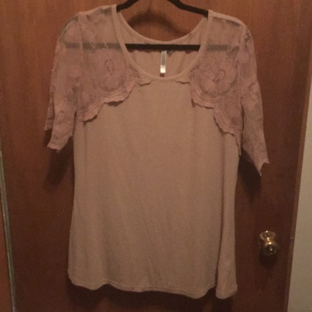 Ladies blouse with sheer sleeves